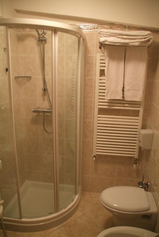מדונה די קמפיליו Hotel Erika מראה חיצוני תמונה