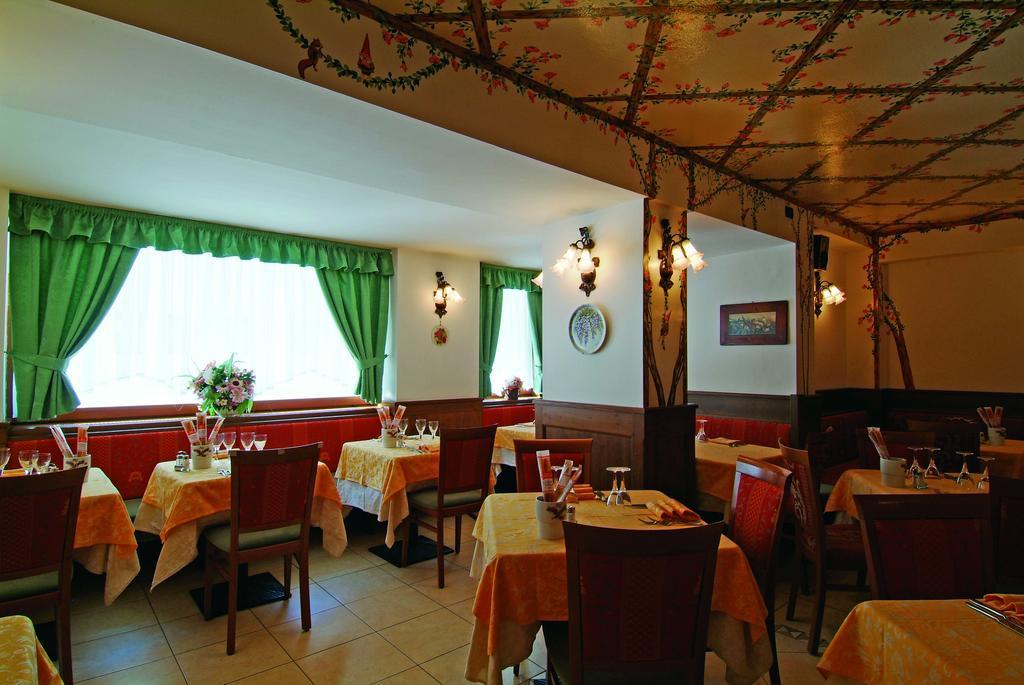 מדונה די קמפיליו Hotel Erika מראה חיצוני תמונה