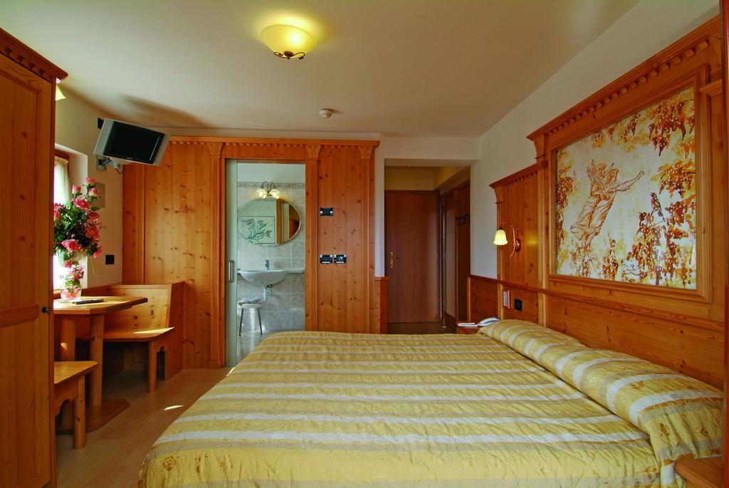 מדונה די קמפיליו Hotel Erika מראה חיצוני תמונה