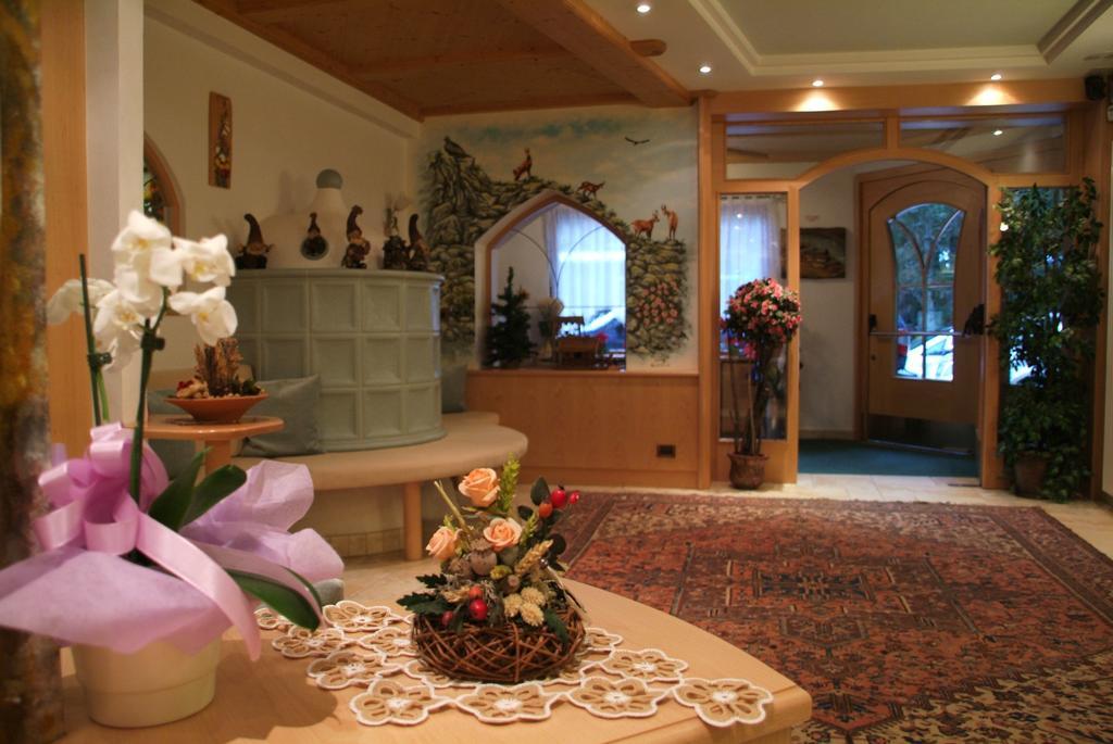 מדונה די קמפיליו Hotel Erika מראה חיצוני תמונה