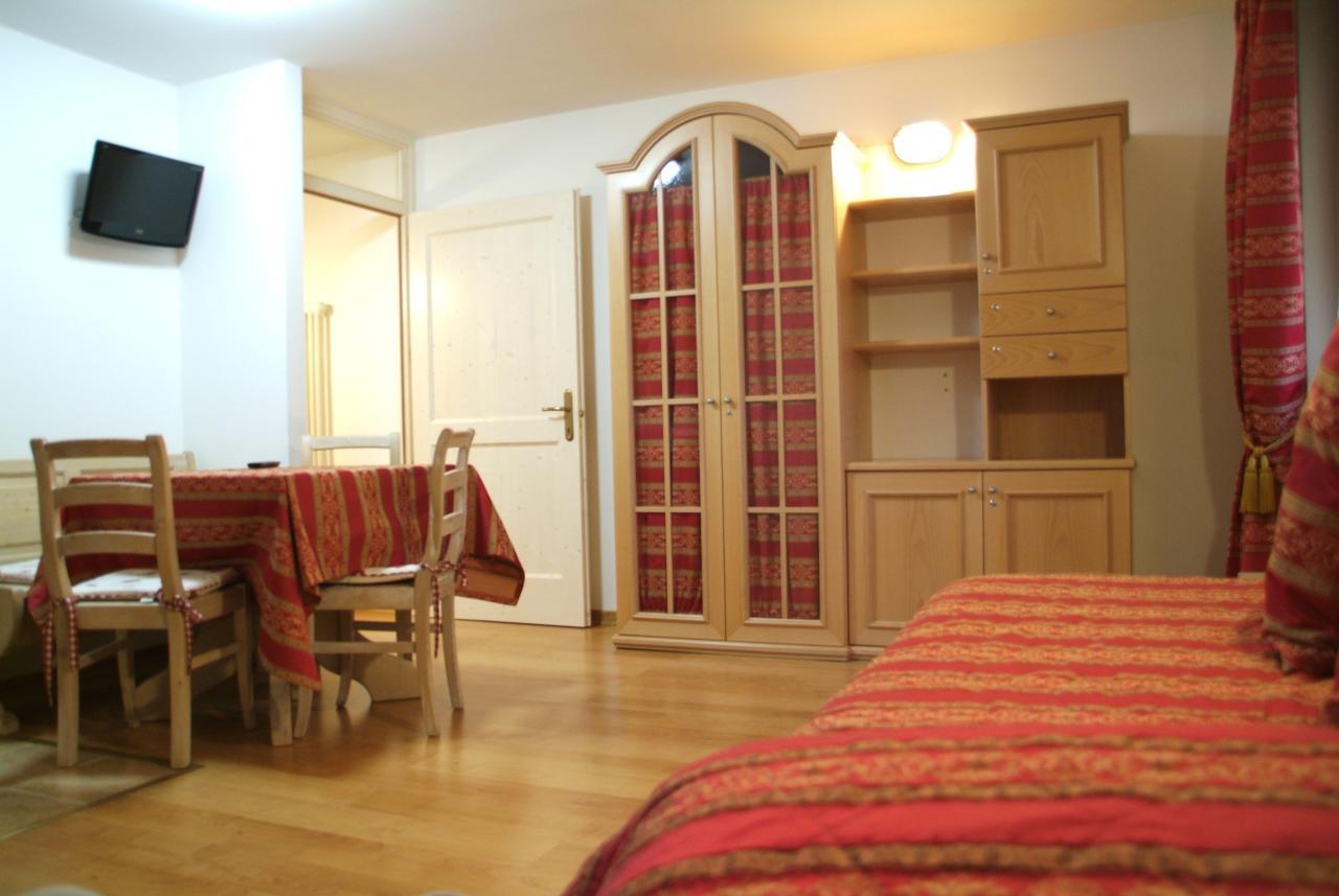 מדונה די קמפיליו Hotel Erika מראה חיצוני תמונה