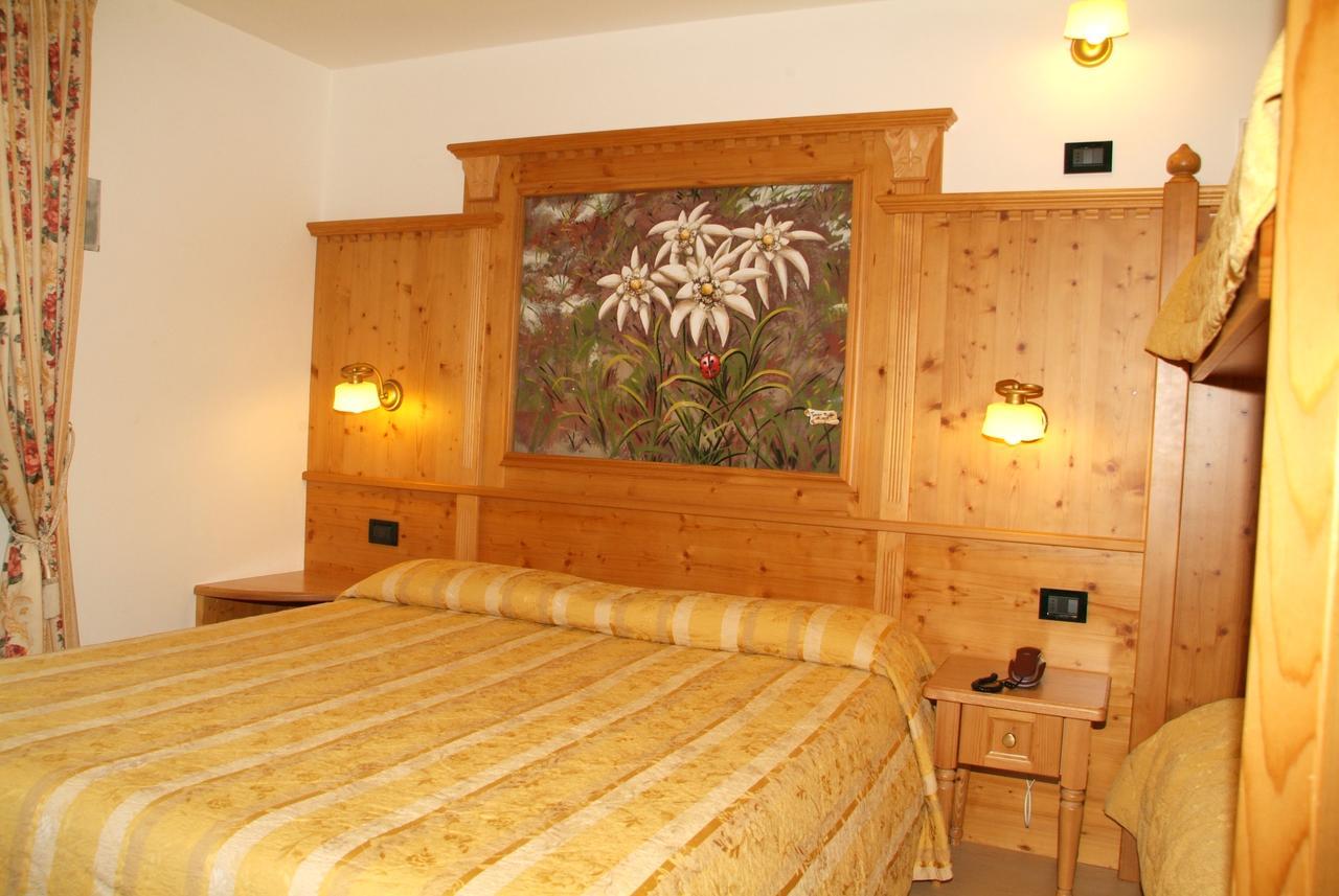 מדונה די קמפיליו Hotel Erika מראה חיצוני תמונה