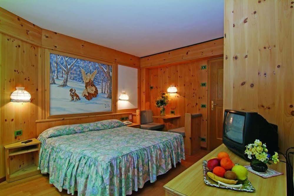 מדונה די קמפיליו Hotel Erika מראה חיצוני תמונה